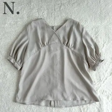 내추럴 뷰티 베이직 새상품급 드레이프감 가루다 도비 개더 넥 블라우스