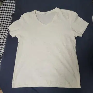 타트라스 V넥 티셔츠