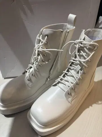 미사용 새상품 ENVYM 화이트 부츠 23.5cm