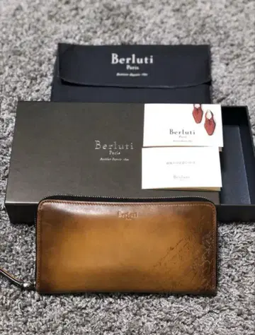 새상품급 Berluti 벨루티 장지갑