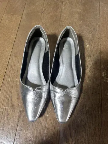 실버 스틸레토 플랫 슈즈