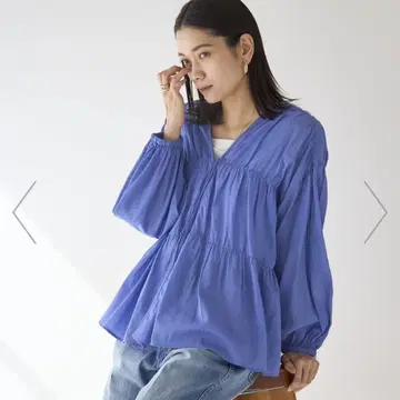 결론 시리즈 그린 라벨 릴랙싱 사방으로 예쁜 개더 블라우스 파랑