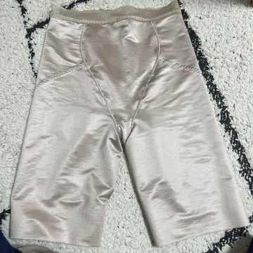 NOVARESE 브라이덜 이너 베이지 숏 팬츠