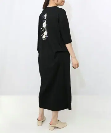 이즈스칼라 552258: 호일 러버 프린트 턱 드로스트 원피스
