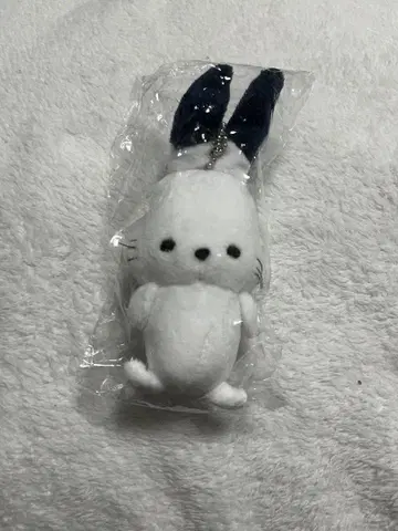 토끼 스트랩이 달린 봉제 인형