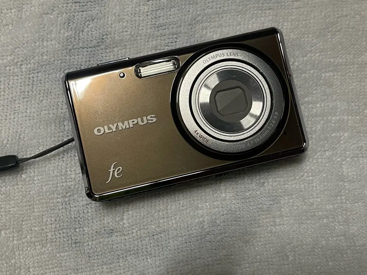 Olympus FE-4020 Digital Camera (Vintage Camera)