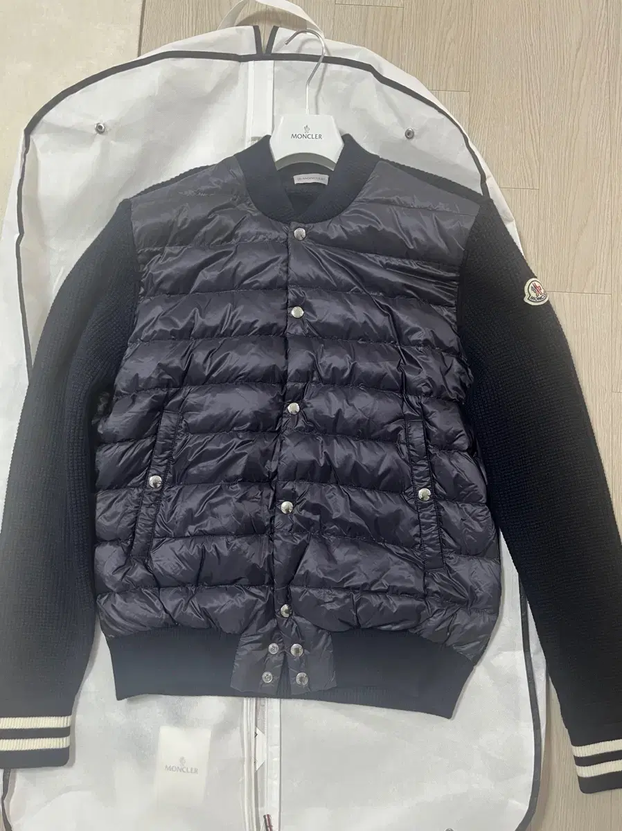 Domestic Department Store Edition) Moncler Knit Padding