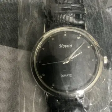 Novita 블랙 쿼츠 손목시계