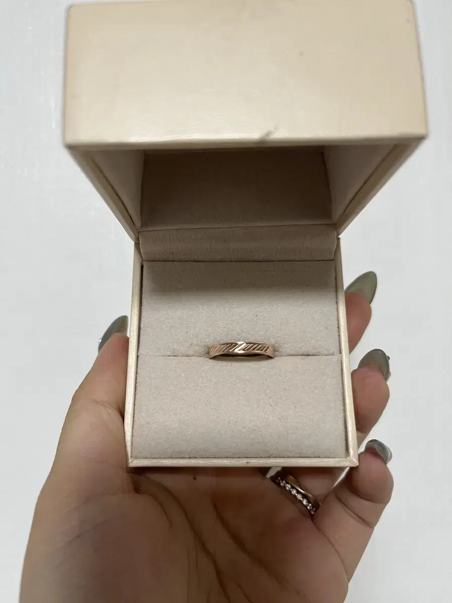 An elegant rose gold 14k gold ring.