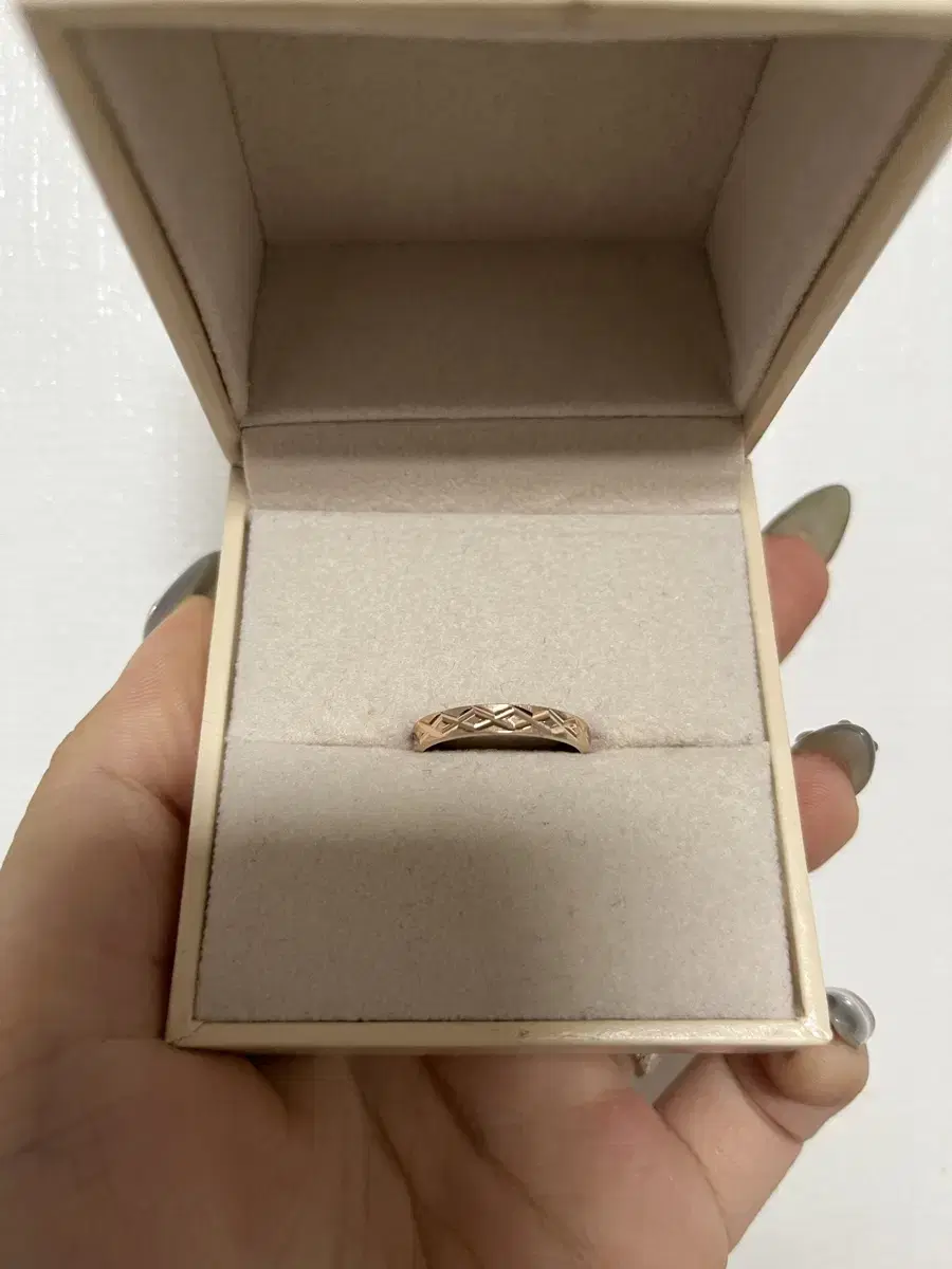An elegant rose gold 14k gold ring.