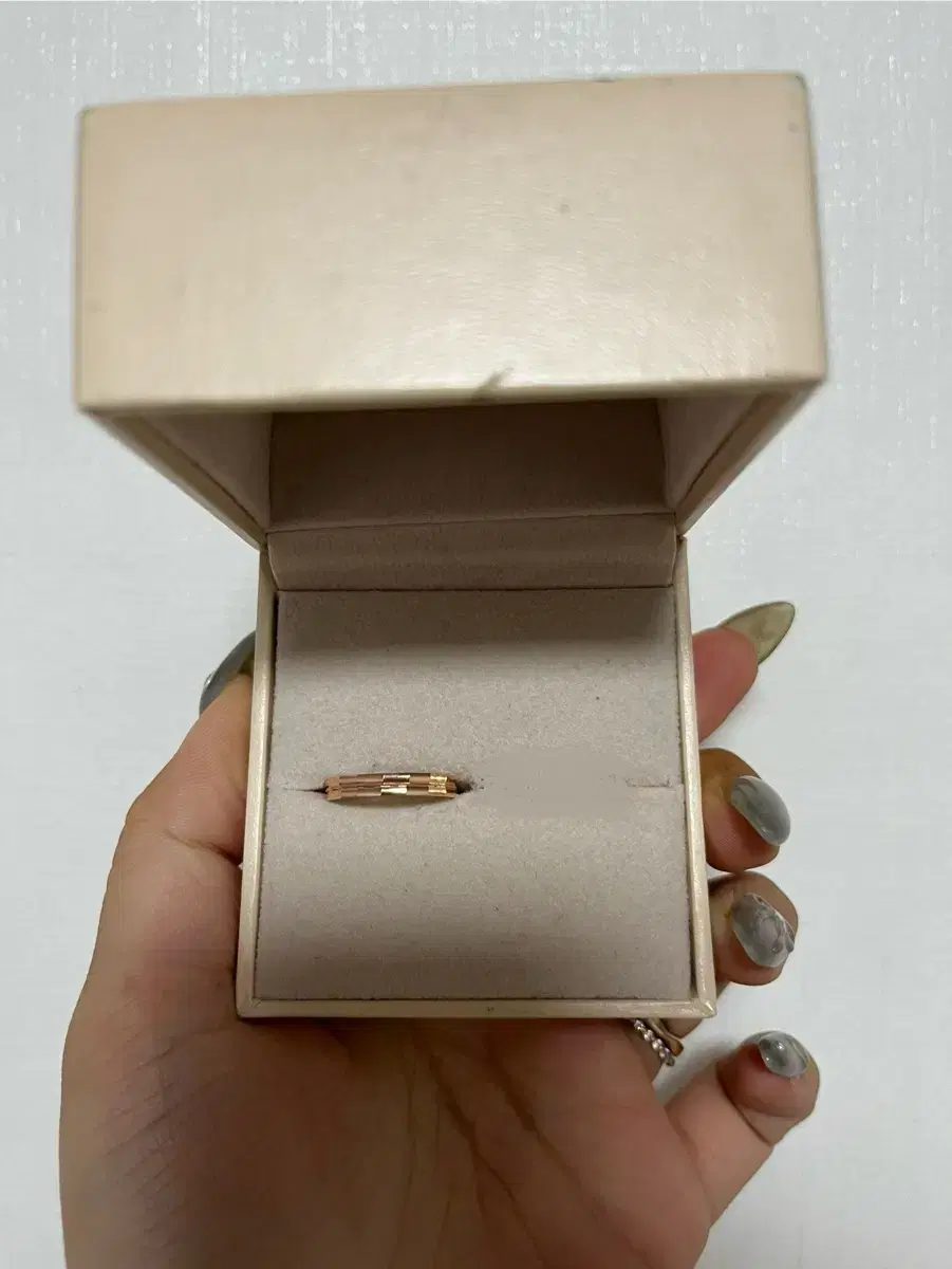 An exquisite and beautiful 14k rose gold ring.