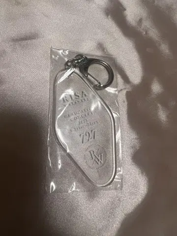 사쿠라자카46 와타나베 리사 졸업 네이비 클리어 모텔 키링