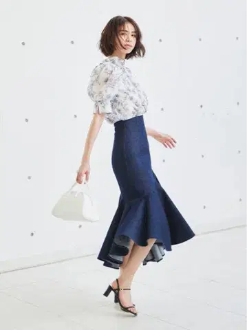 SNIDEL 하이 웨스트 헴 볼륨 스커트 01