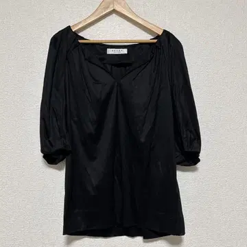 어도어 반팔 블라우스 풀오버 블랙 폴리에스테르 리오셀