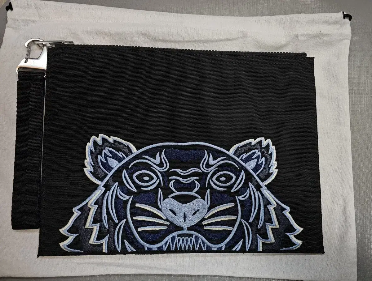 Kenzo Tiger Clutch