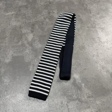 세탁 가능한 빈티지 테두리 디자인 니트 넥타이