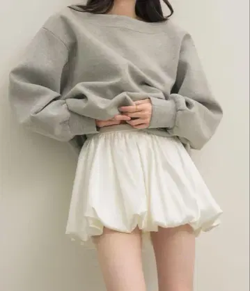 NEUNA 새틴 벌룬 미니 스커트