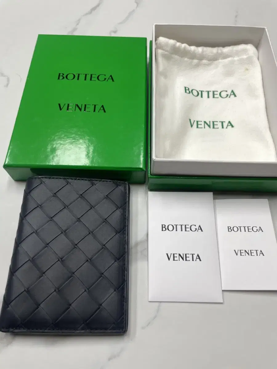 Bottega Veneta Wallet Intrecciato Flap Wallet