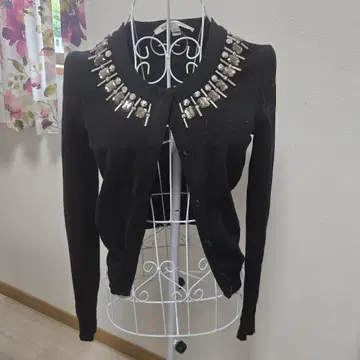 다이앤 폰 파스텐버그 비쥬 장식 긴팔 가디건 p