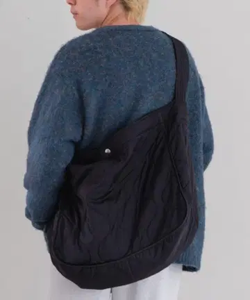 WHIMSIC [UNISEX] 퀼팅 뉴스 페이퍼 백 블랙