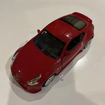 닛산 370Z 1/43 스케일 레드