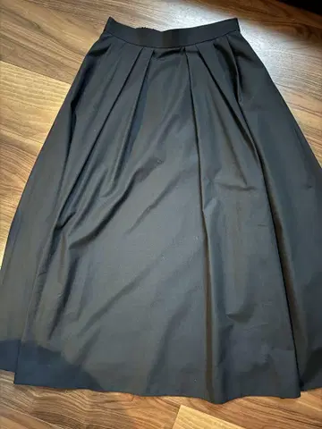 거의 새상품 라토타리티 플레어 스커트