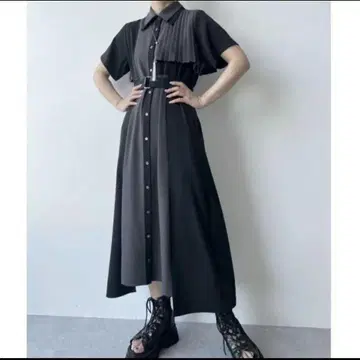 HARE 플라시 플리츠 절개 원피스 블랙