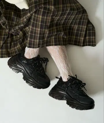 한정판 볼륨 통굽 스니커즈 FREAK'S STORE 23.5
