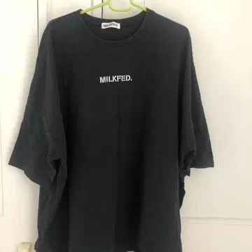 MILKFED. 블랙 반팔 티셔츠