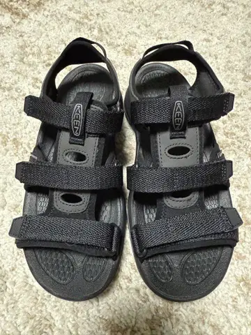 KEEN 블랙 스포츠 샌들