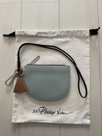 3.1 Phillip Lim 프래그먼트 케이스 (라이트 블루, 블랙)