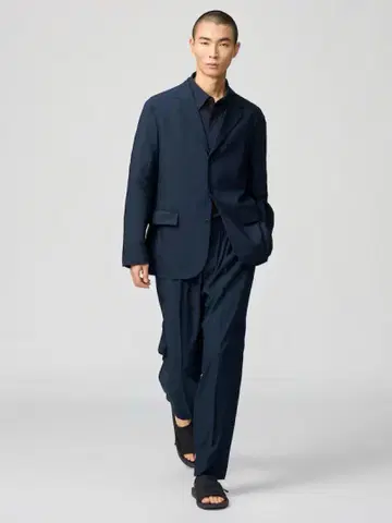 새상품 감동 턱 팬츠 유니클로 C 네이비 L