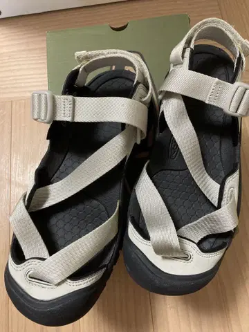 7월 중 가격 인하 킨 제라포트2 샌들 23cm