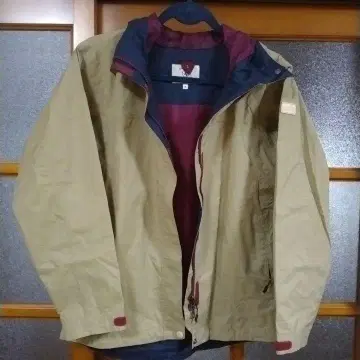 새상품급 AIGLE 후드 부착 마운틴 후드티 M 사이즈