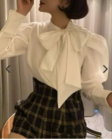 비비 . 리본 소매 블라우스