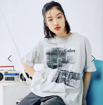그레이 그래픽 프린트 오버 사이즈 티셔츠
