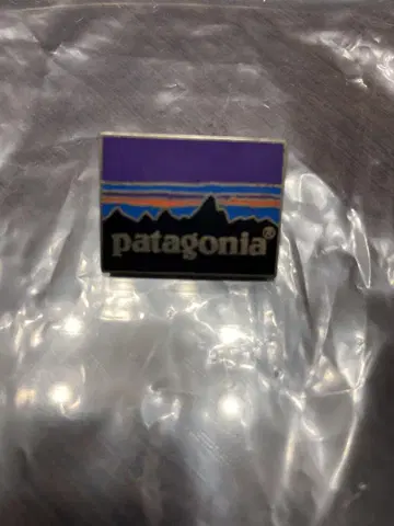 Patagonia 핀 배지 퍼플