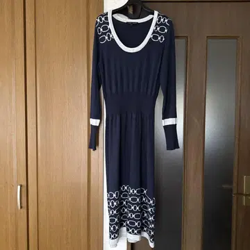 LAURA ASHLEY 네이비 긴팔 니트 원피스 사이즈 9