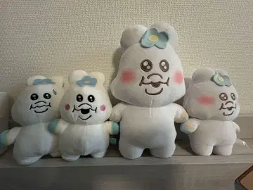 밋밋한 봉제 인형 세트