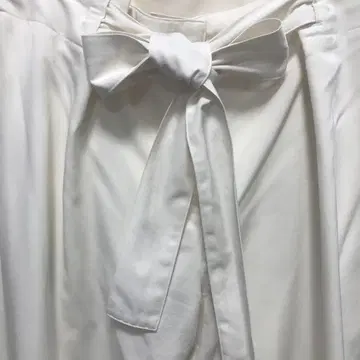 새상품급 EPOCA 리본 포함 화이트 슬랙스