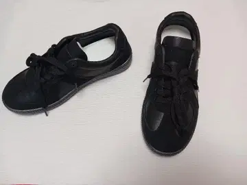 블랙 스니커즈 새상품 22.5cm