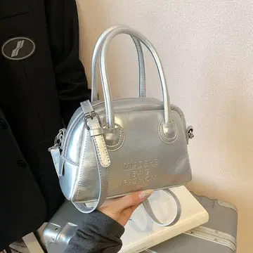 실버 핸드백 합성 피혁