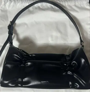 Standoil Pleats Bag 블랙 숄더백