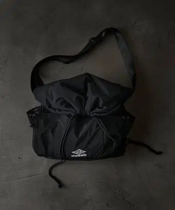 엄브로 블랙 숄더백
