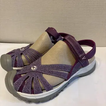 미사용에 가까운 KEEN 킨 로즈 샌들 여성용 25cm