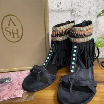 아쉬 블랙 프린지 샌들