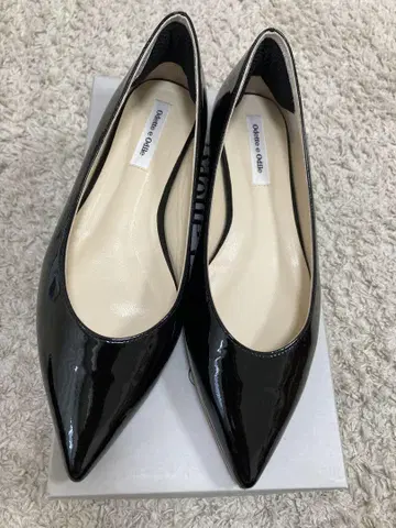 Odette e Odile 블랙 에나멜 펌프스