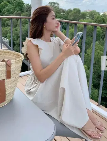 벌스데이 바쉬 CLIONE FRILL DRESS 베이지 S