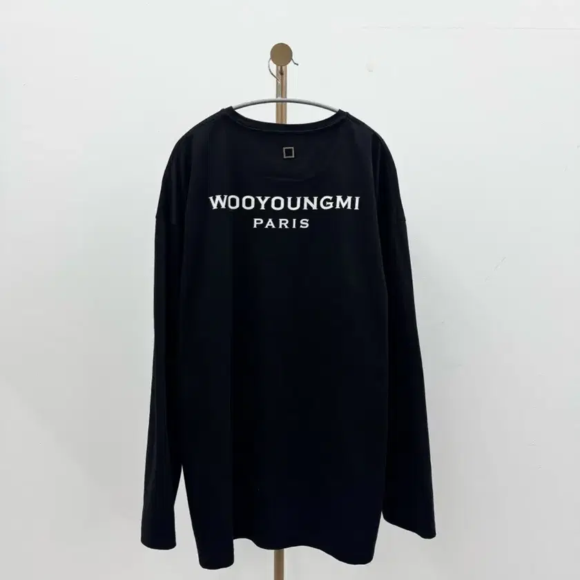 WOOYOUNGMI PARIS　LOGOロンTEE WOOYOUNGMI PARIS LOGOロンTEE Black Cotton Back Logo T-shirt