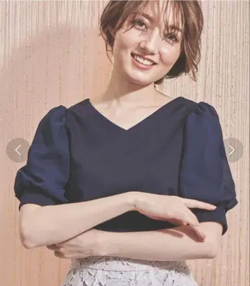 Noela 네이비 V넥 퍼프 슬리브 탑